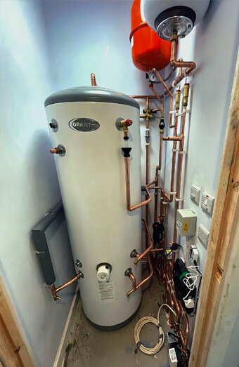 https://westperthhotwater.com.au/uploads/2025/06/gas-hot-water-system-11703.jpg